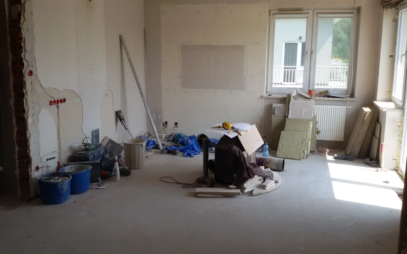 Apartament dwupoziomowy przed realizacją, rozbiórka strefy dziennej i zmiana układu